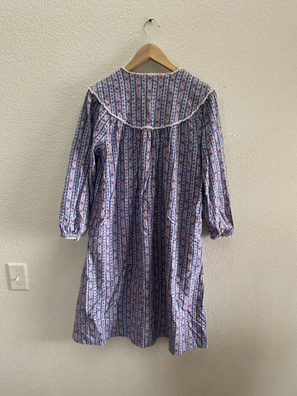Lanz of Salzburg Nightgown Multi-Color Lace Ruffle Trim Size Medium Sleepwear